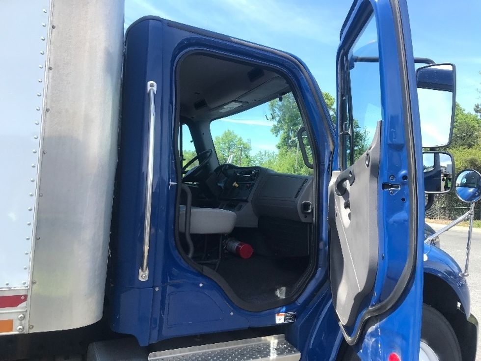 Medium Duty Box Truck-Light and Medium Duty Trucks-Freightliner-2021-M2-Concord-NC-250,477\n\t\tmiles-$ 42,000 - Image 19