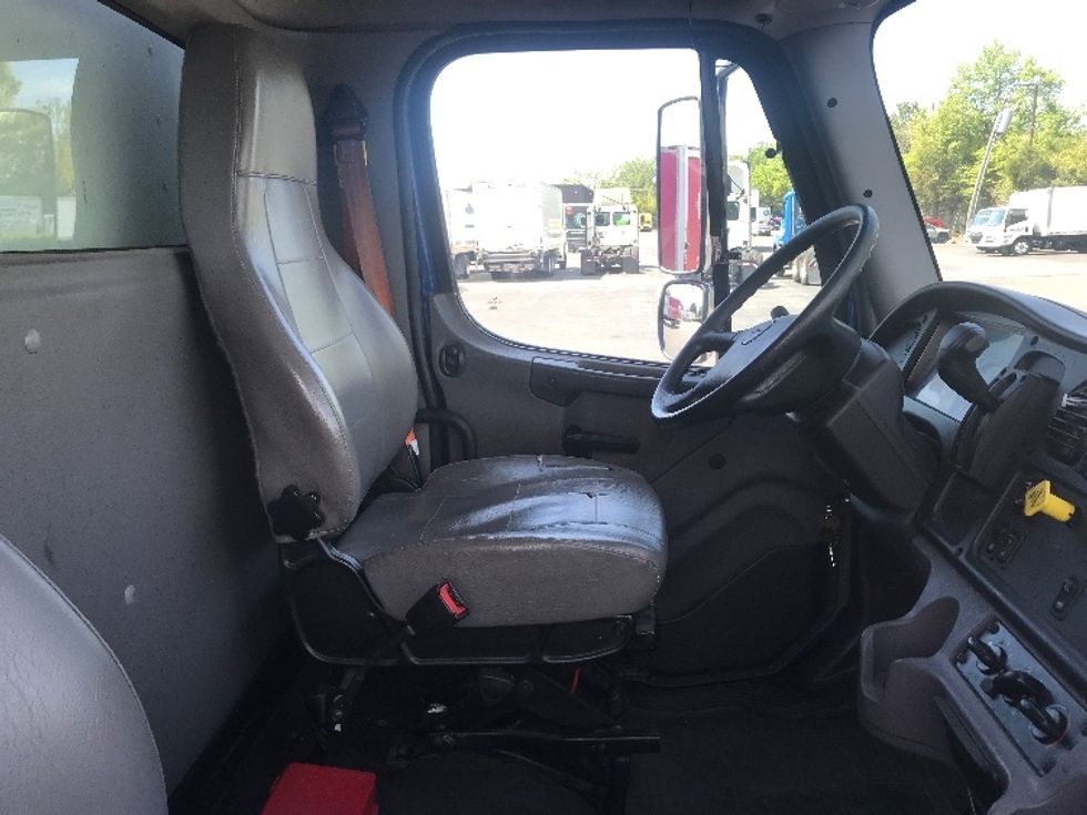 Medium Duty Box Truck-Light and Medium Duty Trucks-Freightliner-2021-M2-Concord-NC-250,477\n\t\tmiles-$ 42,000 - Image 21