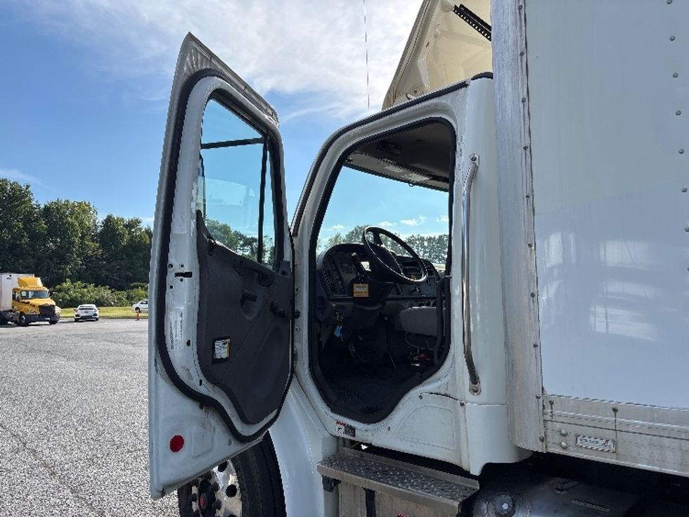 Medium Duty Box Truck-Light and Medium Duty Trucks-Freightliner-2021-M2-Concord-NC-293,603\n\t\tmiles-$ 41,500 - Image 15