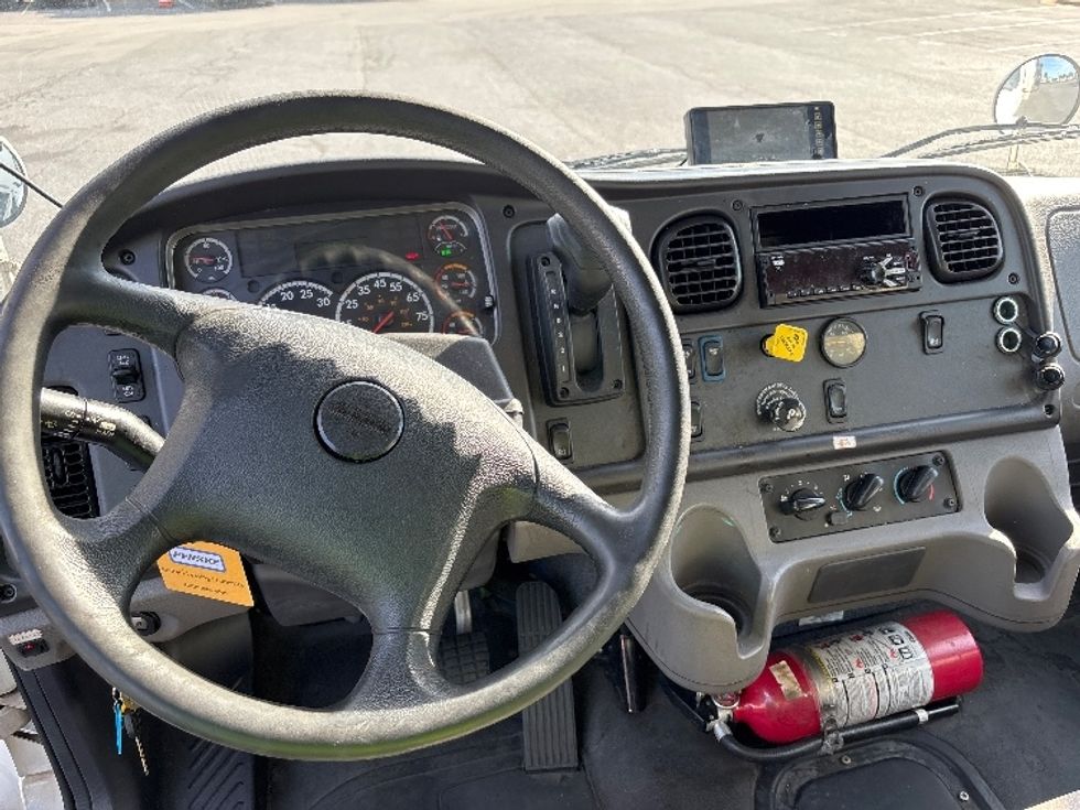 Medium Duty Box Truck-Light and Medium Duty Trucks-Freightliner-2021-M2-Concord-NC-293,603\n\t\tmiles-$ 41,500 - Image 17
