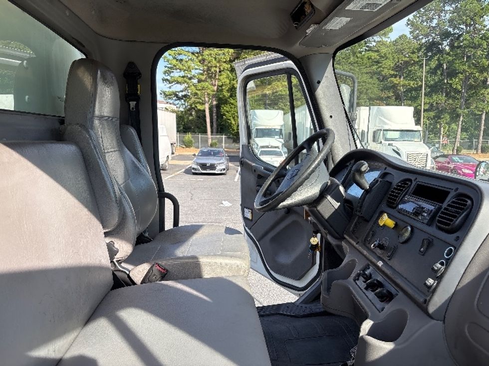 Medium Duty Box Truck-Light and Medium Duty Trucks-Freightliner-2021-M2-Concord-NC-293,603\n\t\tmiles-$ 41,500 - Image 21