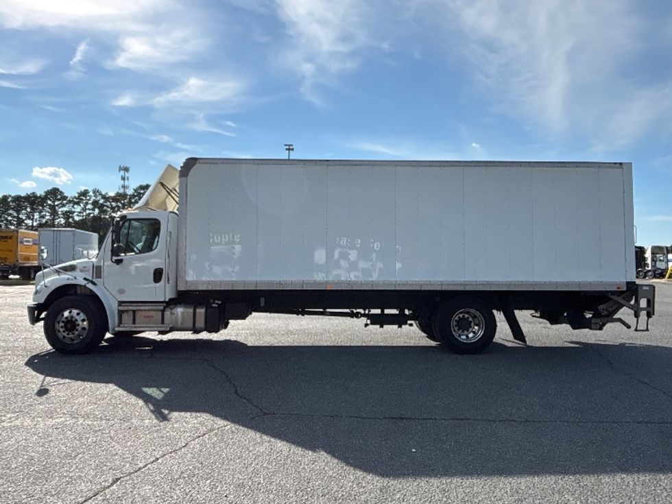 Medium Duty Box Truck-Light and Medium Duty Trucks-Freightliner-2021-M2-Concord-NC-293,603\n\t\tmiles-$ 41,500 - Image 3