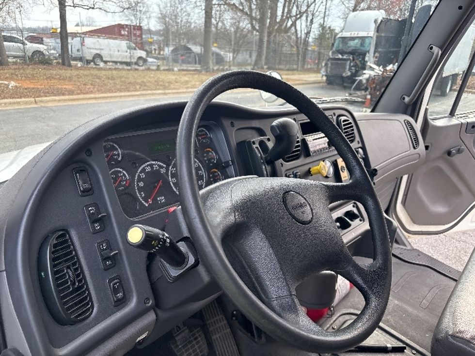 Medium Duty Box Truck-Light and Medium Duty Trucks-Freightliner-2021-M2-Concord-NC-310,621\n\t\tmiles-$ 34,750 - Image 17