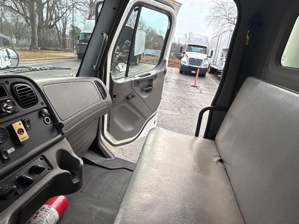 Medium Duty Box Truck-Light and Medium Duty Trucks-Freightliner-2021-M2-Concord-NC-310,621\n\t\tmiles-$ 34,750 - Image 19