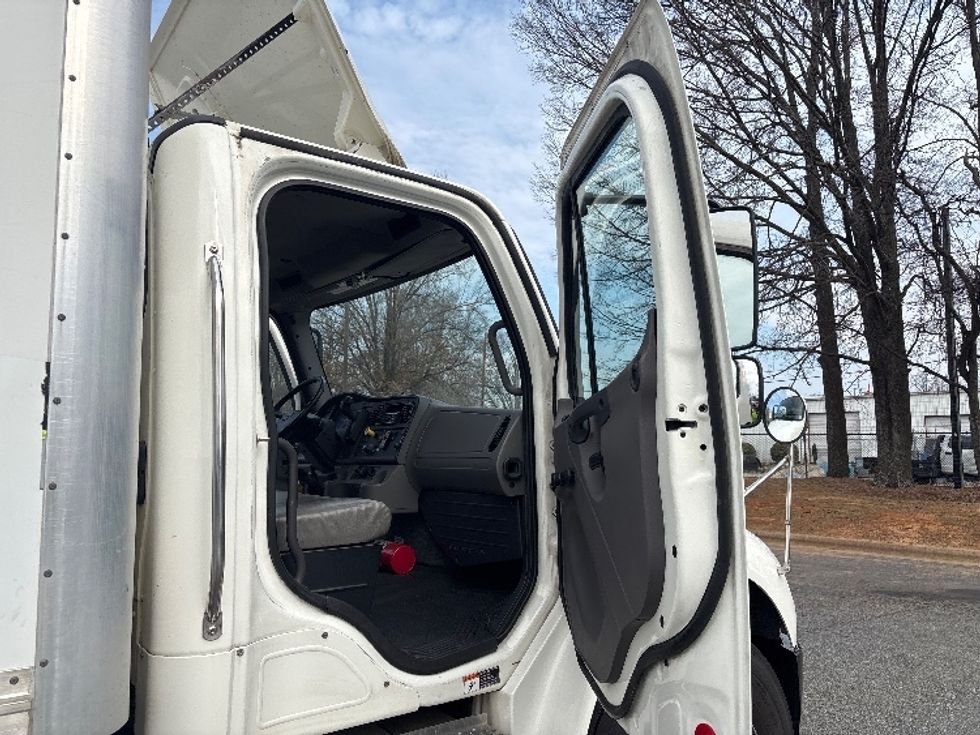 Medium Duty Box Truck-Light and Medium Duty Trucks-Freightliner-2021-M2-Concord-NC-310,621\n\t\tmiles-$ 34,750 - Image 20