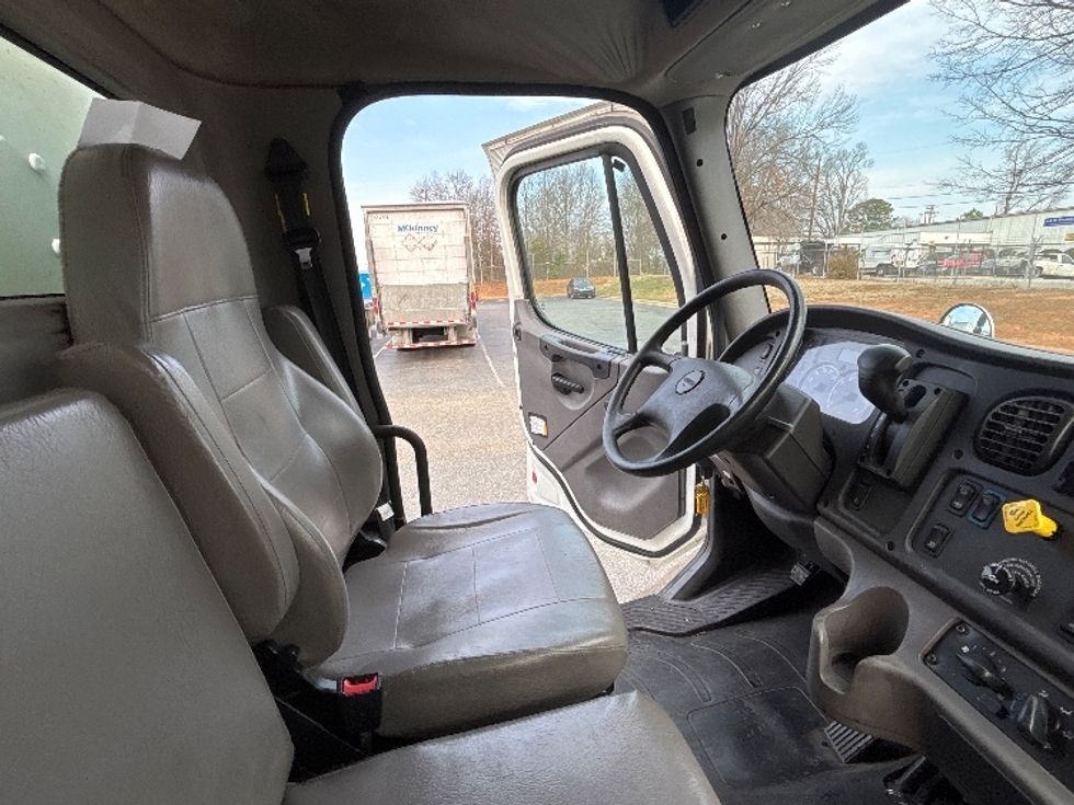 Medium Duty Box Truck-Light and Medium Duty Trucks-Freightliner-2021-M2-Concord-NC-310,621\n\t\tmiles-$ 34,750 - Image 22