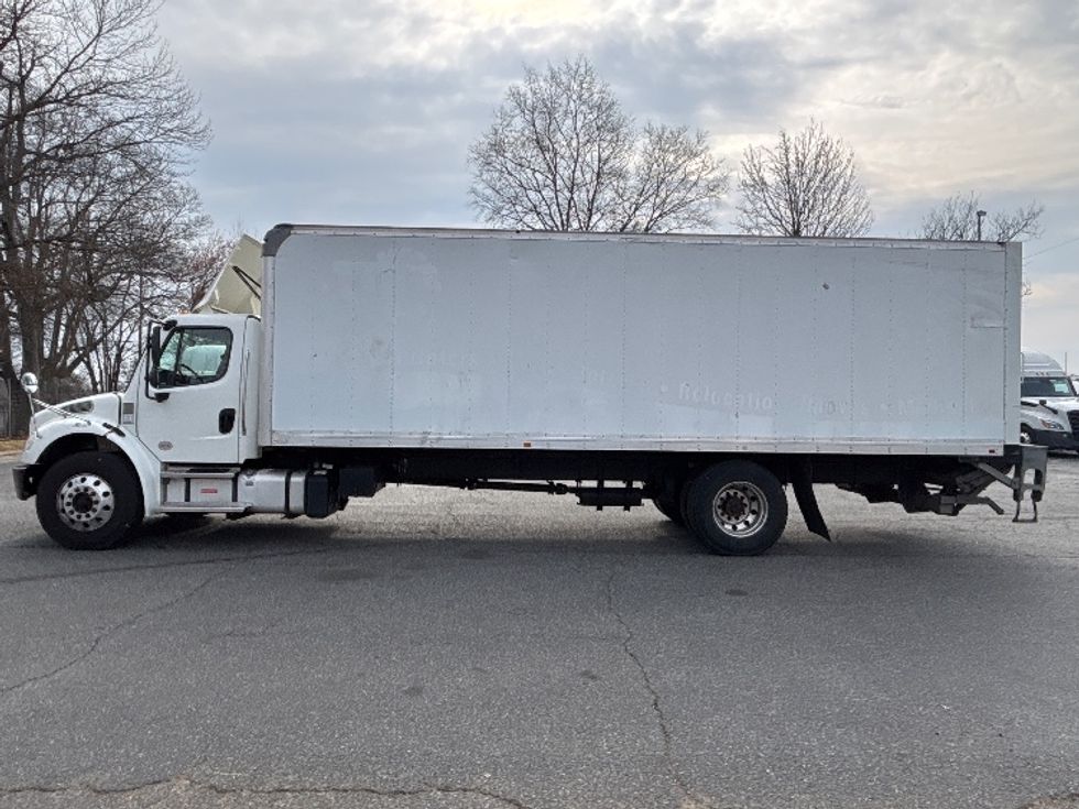 Medium Duty Box Truck-Light and Medium Duty Trucks-Freightliner-2021-M2-Concord-NC-310,621\n\t\tmiles-$ 34,750 - Image 4