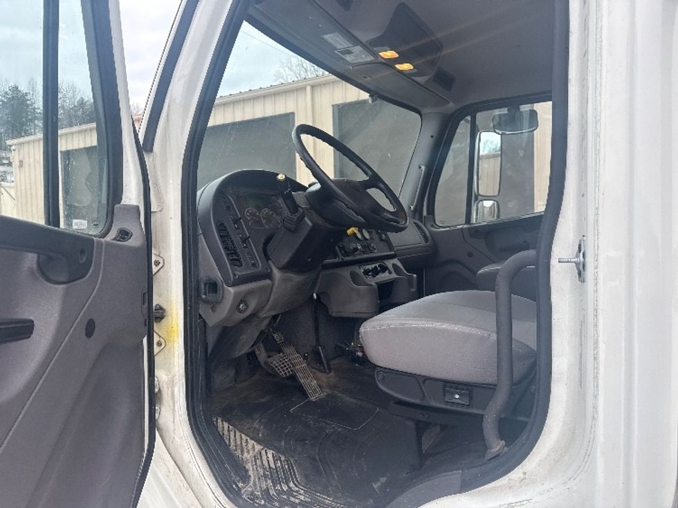 Medium Duty Box Truck-Light and Medium Duty Trucks-Freightliner-2021-M2-Cross Lanes-WV-150,119\n\t\tmiles-$ 63,000 - Image 16