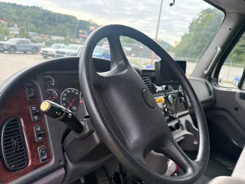 Medium Duty Box Truck-Light and Medium Duty Trucks-Freightliner-2021-M2-Cross Lanes-WV-94,645\n\t\tmiles-$ 57,750 - Image 17