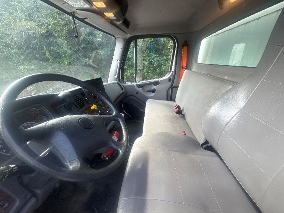 Medium Duty Box Truck-Light and Medium Duty Trucks-Freightliner-2021-M2-Cross Lanes-WV-94,645\n\t\tmiles-$ 57,750 - Image 19