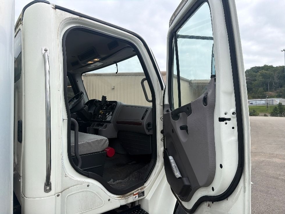 Medium Duty Box Truck-Light and Medium Duty Trucks-Freightliner-2021-M2-Cross Lanes-WV-94,645\n\t\tmiles-$ 57,750 - Image 20