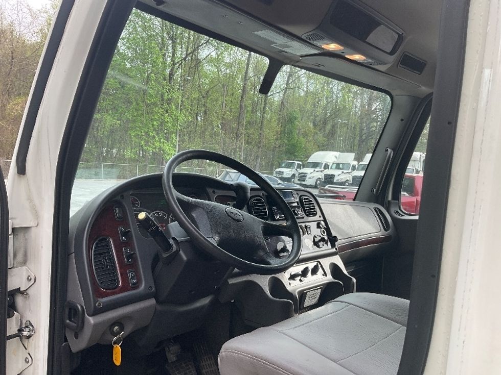 Medium Duty Box Truck-Light and Medium Duty Trucks-Freightliner-2021-M2-Dalton-GA-106,840\n\t\tmiles-$ 68,000 - Image 17