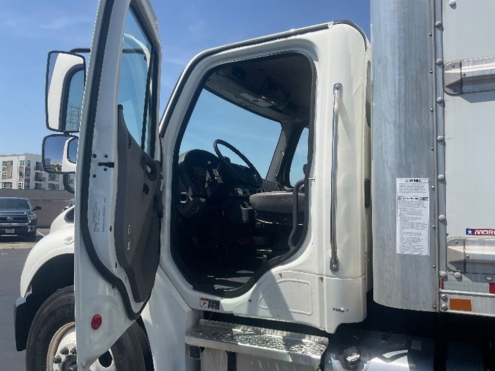 Medium Duty Box Truck-Light and Medium Duty Trucks-Freightliner-2021-M2-Dayton-NJ-117,356\n\t\tmiles-$ 66,000 - Image 16