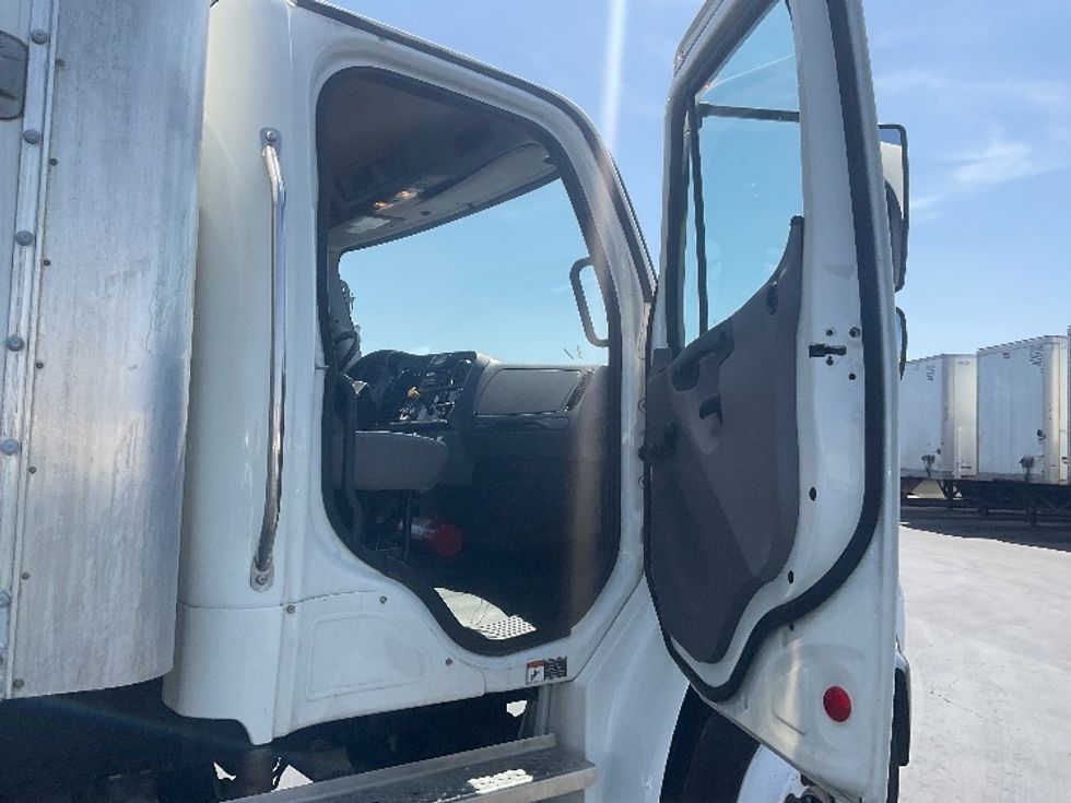 Medium Duty Box Truck-Light and Medium Duty Trucks-Freightliner-2021-M2-Dayton-NJ-117,356\n\t\tmiles-$ 66,000 - Image 20
