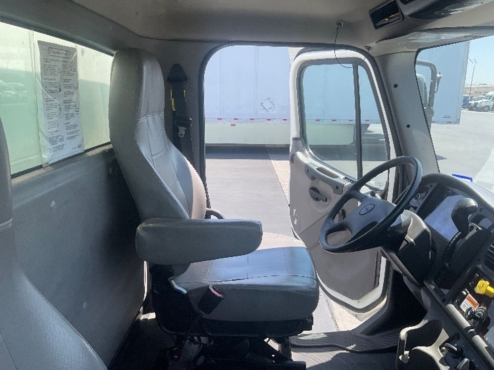 Medium Duty Box Truck-Light and Medium Duty Trucks-Freightliner-2021-M2-Dayton-NJ-117,356\n\t\tmiles-$ 66,000 - Image 22