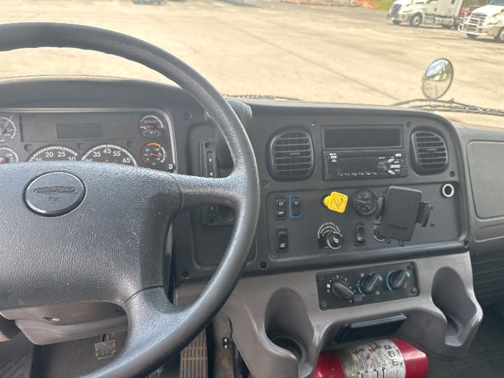 Medium Duty Box Truck-Light and Medium Duty Trucks-Freightliner-2021-M2-Decatur-AL-109,785\n\t\tmiles-$ 72,500 - Image 18