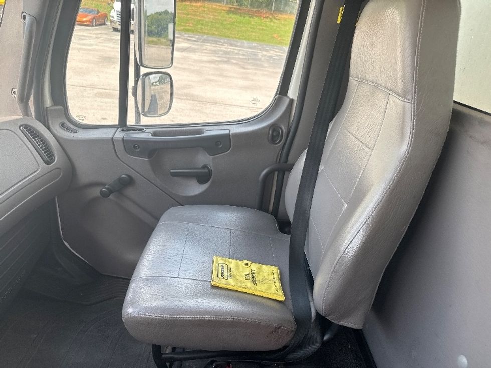 Medium Duty Box Truck-Light and Medium Duty Trucks-Freightliner-2021-M2-Decatur-AL-109,785\n\t\tmiles-$ 72,500 - Image 19
