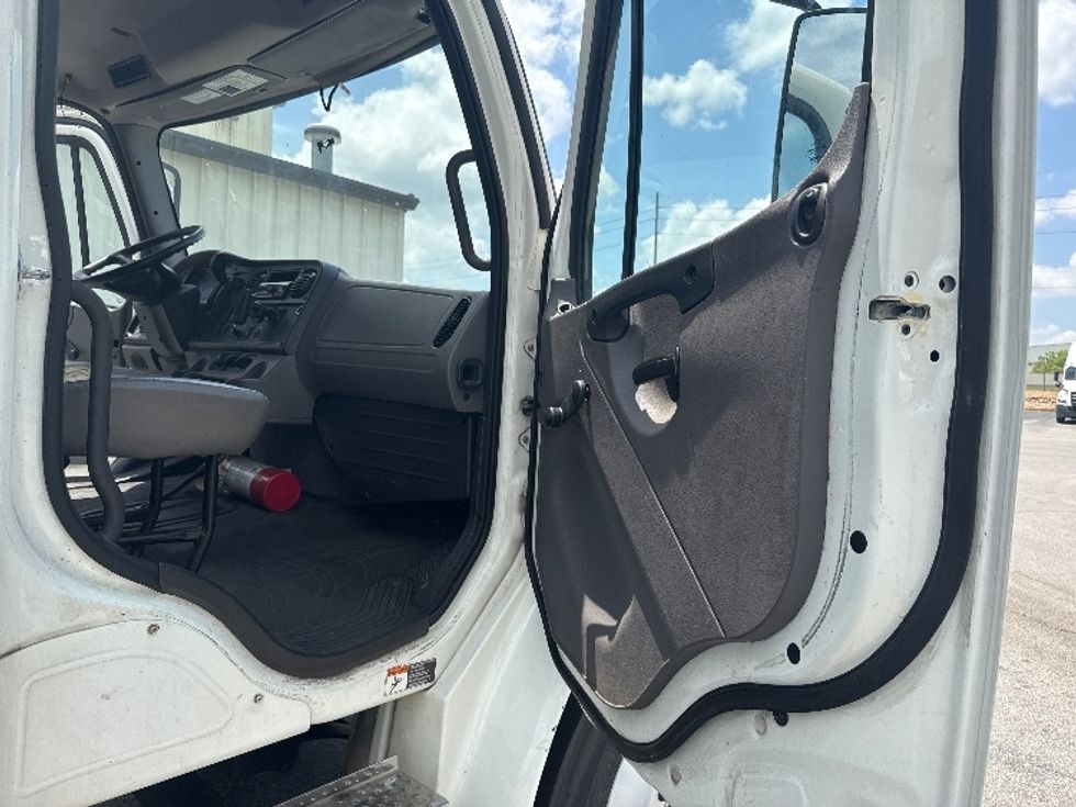 Medium Duty Box Truck-Light and Medium Duty Trucks-Freightliner-2021-M2-Decatur-AL-109,785\n\t\tmiles-$ 72,500 - Image 20