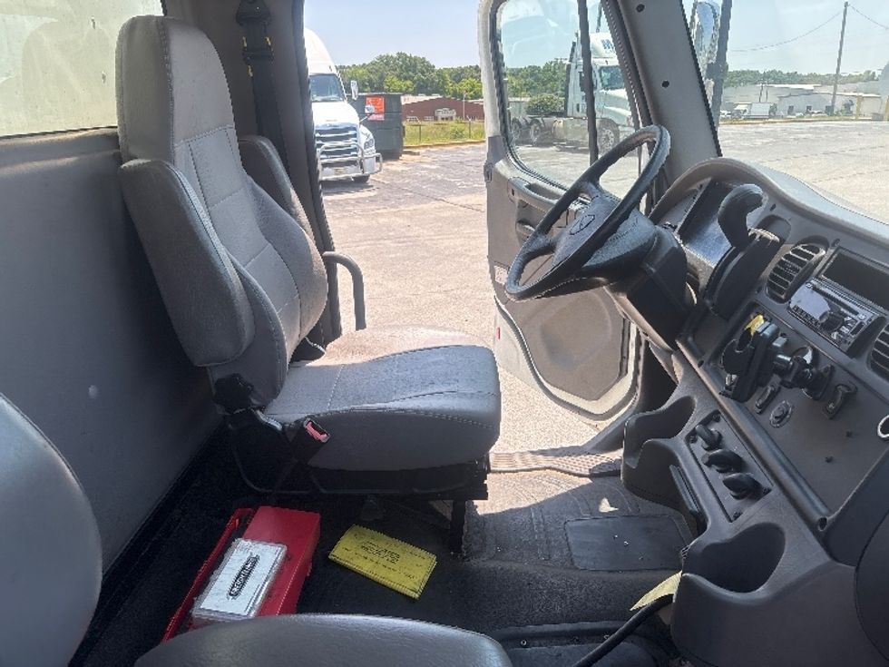 Medium Duty Box Truck-Light and Medium Duty Trucks-Freightliner-2021-M2-Decatur-AL-110,015\n\t\tmiles-$ 72,500 - Image 21