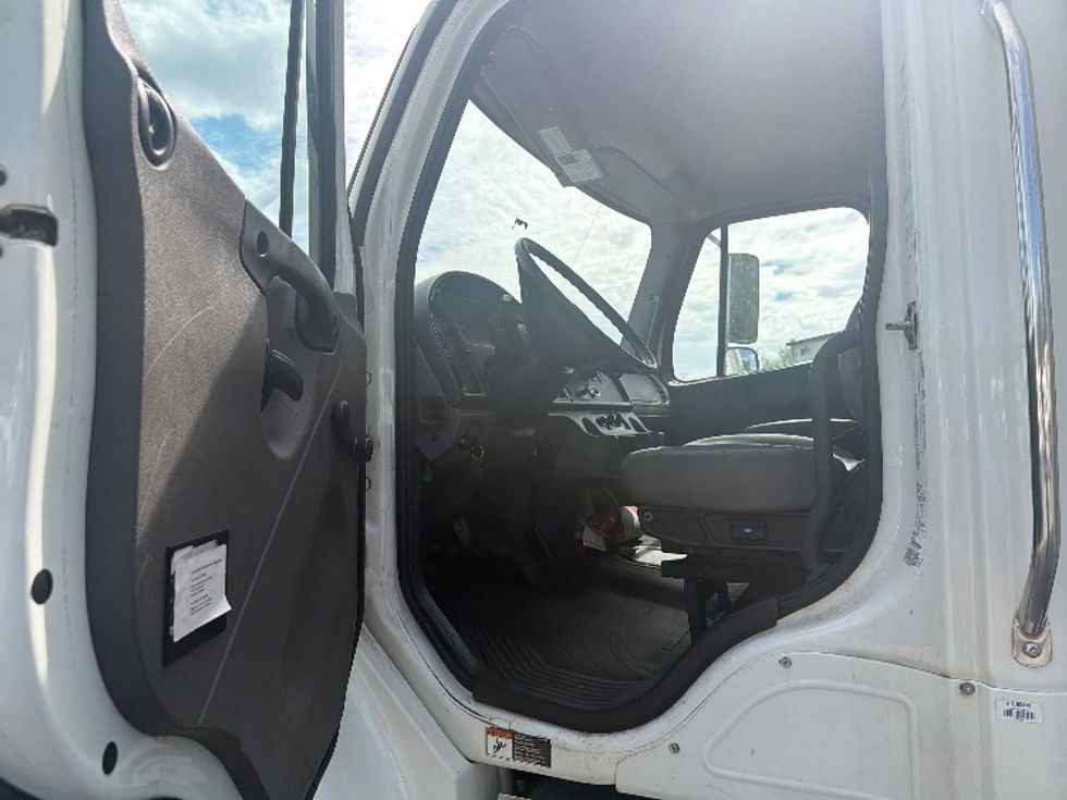 Medium Duty Box Truck-Light and Medium Duty Trucks-Freightliner-2021-M2-Decatur-AL-114,580\n\t\tmiles-$ 75,000 - Image 16
