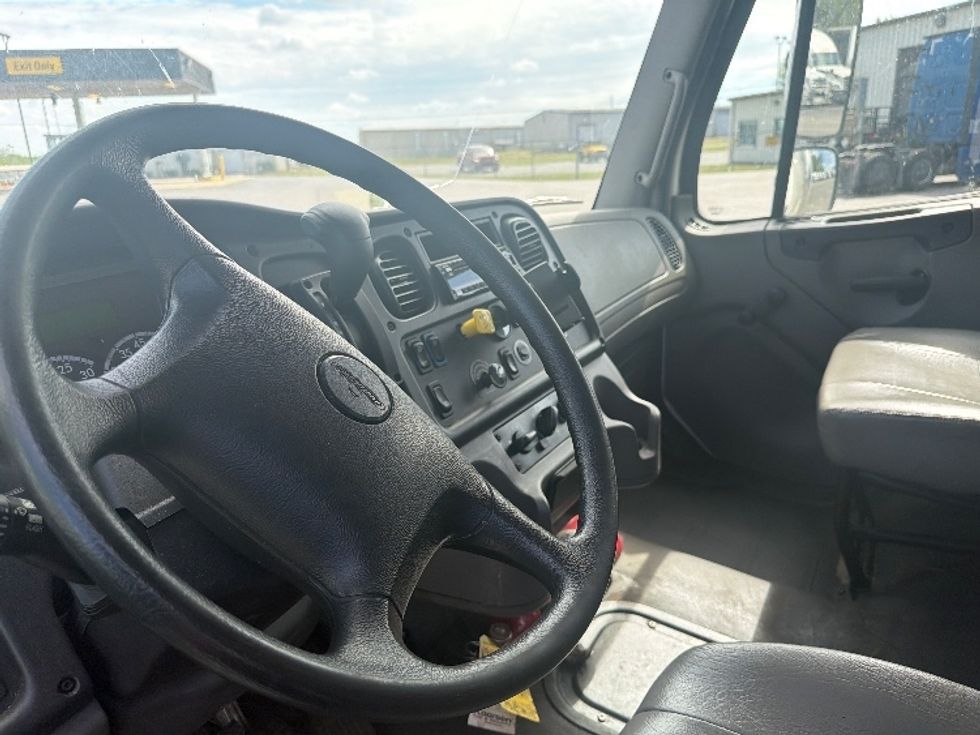 Medium Duty Box Truck-Light and Medium Duty Trucks-Freightliner-2021-M2-Decatur-AL-114,580\n\t\tmiles-$ 75,000 - Image 17