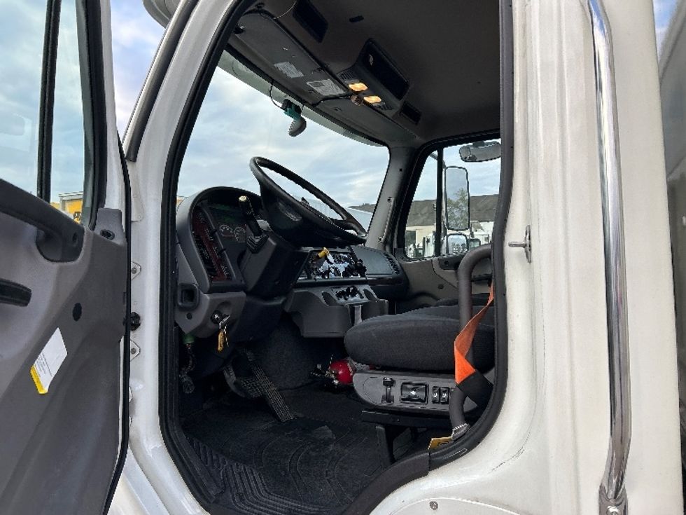 Medium Duty Box Truck-Light and Medium Duty Trucks-Freightliner-2021-M2-Des Moines-IA-211,315\n\t\tmiles-$ 42,250 - Image 16