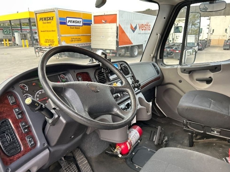 Medium Duty Box Truck-Light and Medium Duty Trucks-Freightliner-2021-M2-Des Moines-IA-211,315\n\t\tmiles-$ 42,250 - Image 17