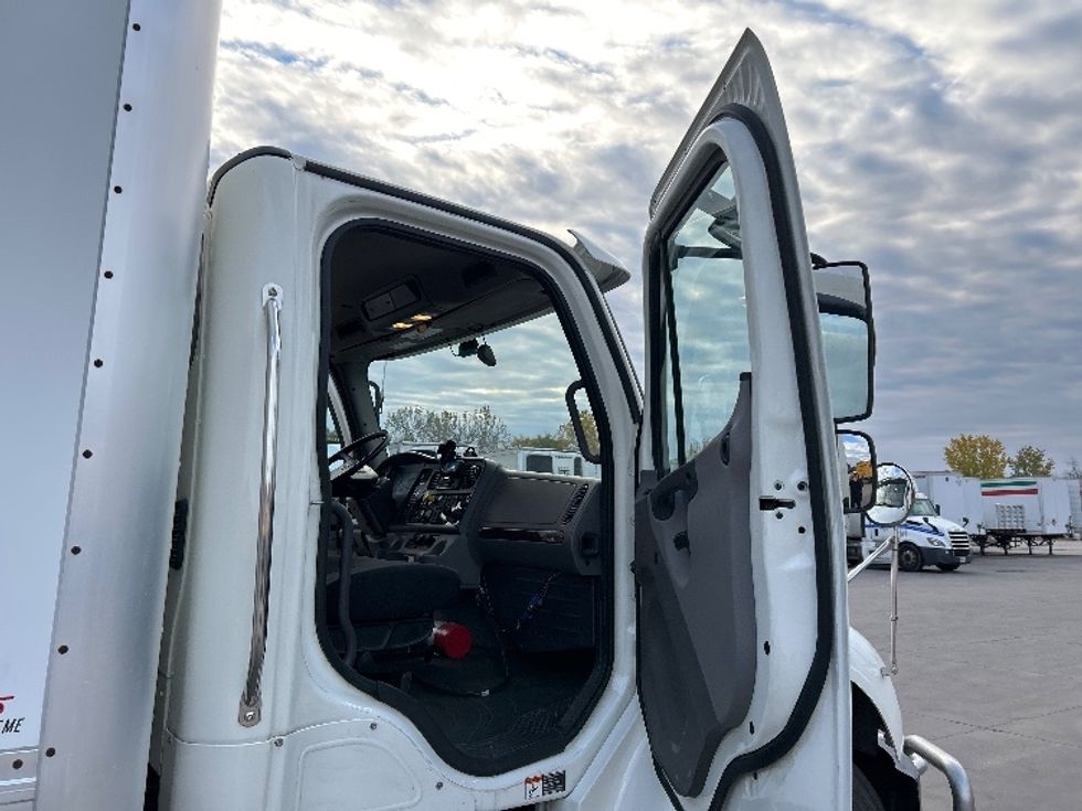 Medium Duty Box Truck-Light and Medium Duty Trucks-Freightliner-2021-M2-Des Moines-IA-211,315\n\t\tmiles-$ 42,250 - Image 19