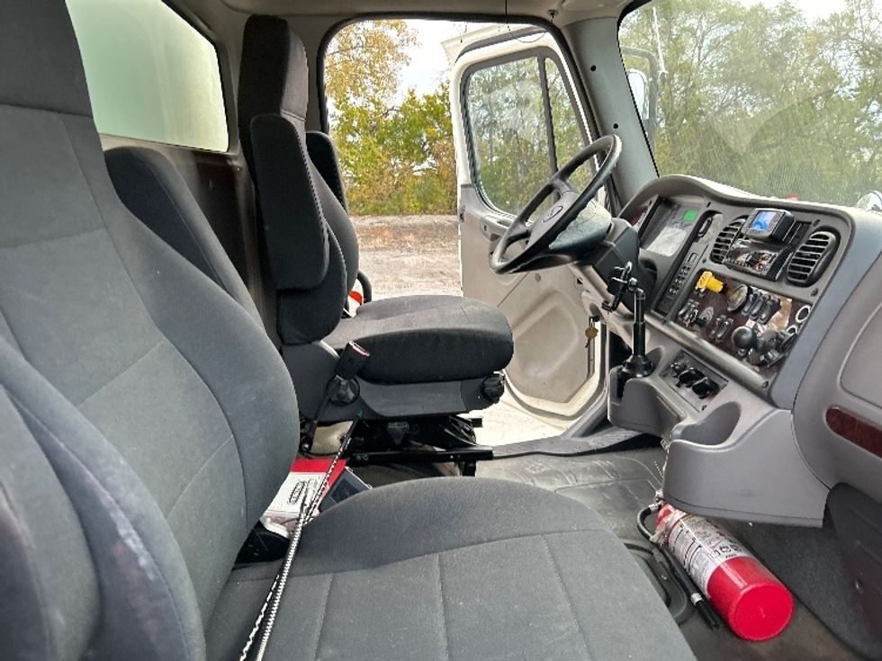 Medium Duty Box Truck-Light and Medium Duty Trucks-Freightliner-2021-M2-Des Moines-IA-217,823\n\t\tmiles-$ 41,250 - Image 22