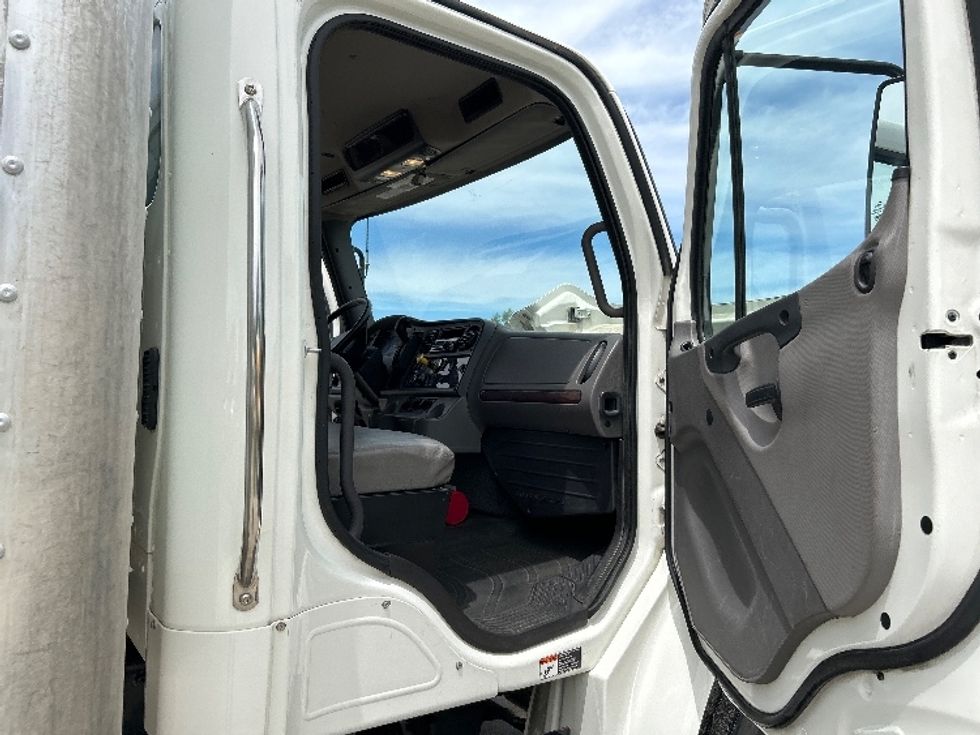 Medium Duty Box Truck-Light and Medium Duty Trucks-Freightliner-2021-M2-Des Moines-IA-64,193\n\t\tmiles-$ 77,500 - Image 19