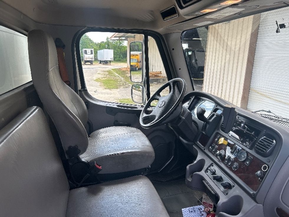 Medium Duty Box Truck-Light and Medium Duty Trucks-Freightliner-2021-M2-Dothan-AL-146,071\n\t\tmiles-$ 51,500 - Image 22
