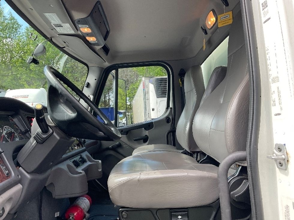 Medium Duty Box Truck-Light and Medium Duty Trucks-Freightliner-2021-M2-Duluth-GA-153,003\n\t\tmiles-$ 70,250 - Image 19