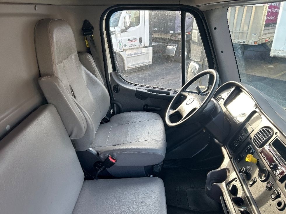 Medium Duty Box Truck-Light and Medium Duty Trucks-Freightliner-2021-M2-Duluth-GA-337,695\n\t\tmiles-$ 42,500 - Image 22