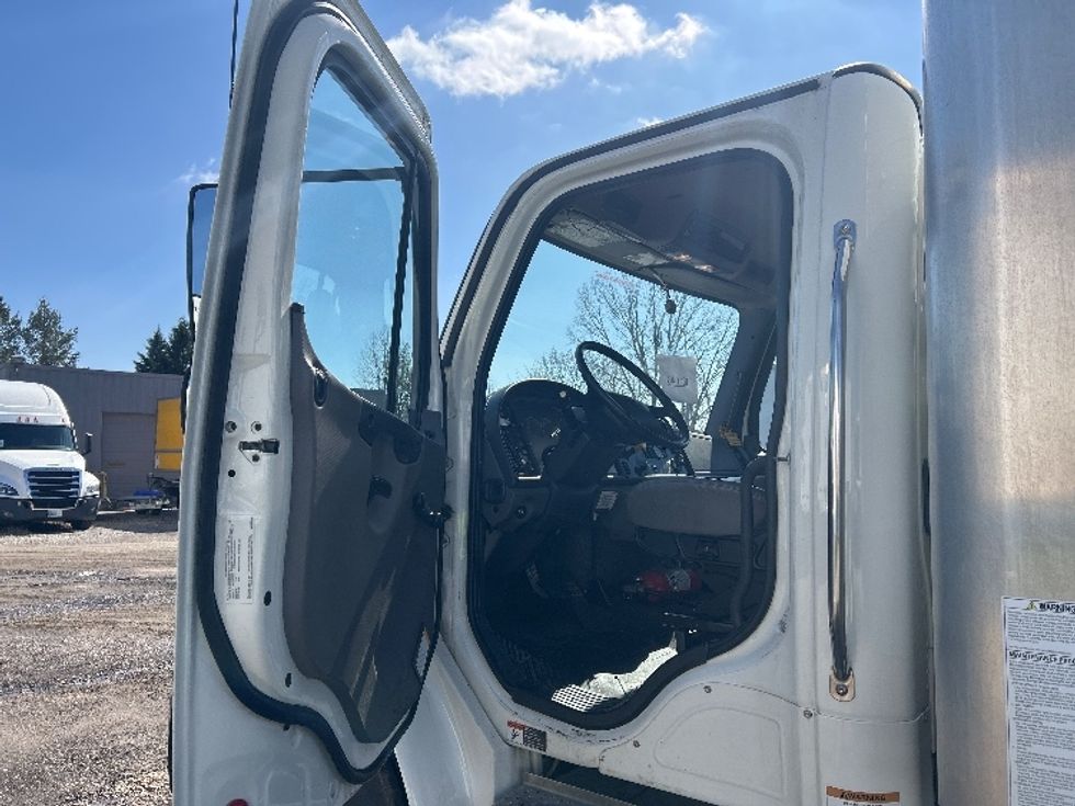 Medium Duty Box Truck-Light and Medium Duty Trucks-Freightliner-2021-M2-East Chicago-IN-111,012\n\t\tmiles-$ 67,000 - Image 16