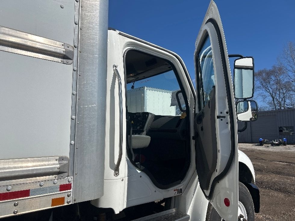 Medium Duty Box Truck-Light and Medium Duty Trucks-Freightliner-2021-M2-East Chicago-IN-111,012\n\t\tmiles-$ 67,000 - Image 20