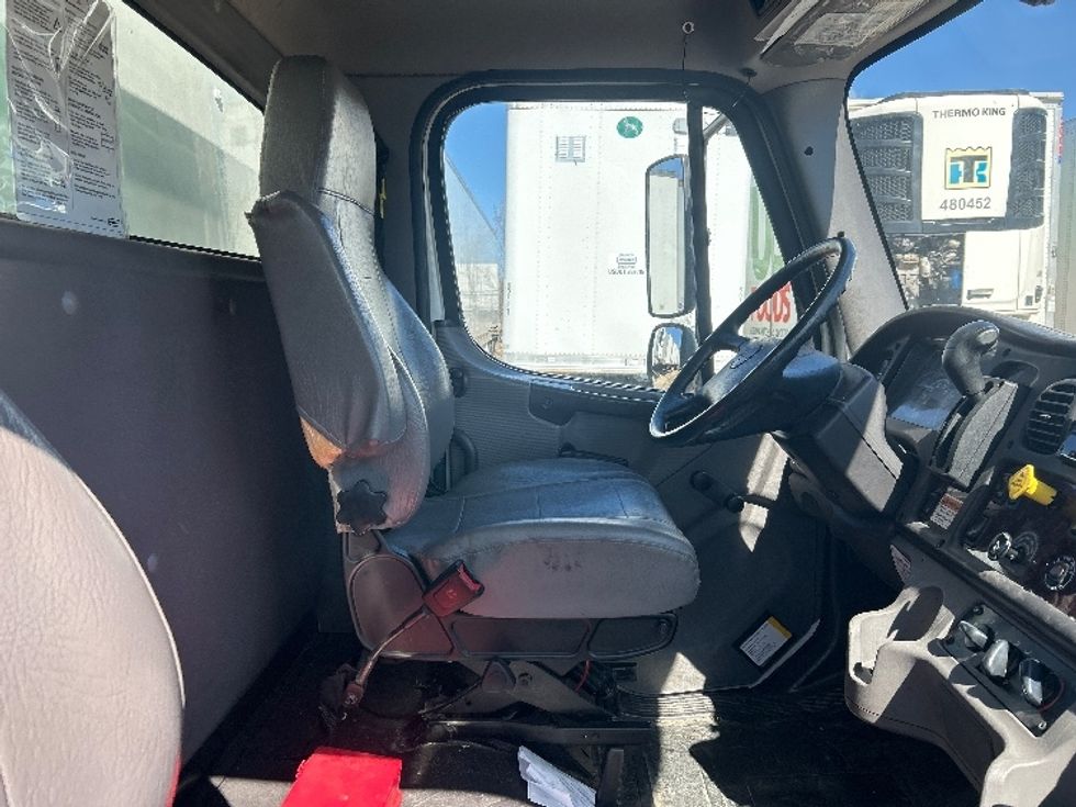 Medium Duty Box Truck-Light and Medium Duty Trucks-Freightliner-2021-M2-East Chicago-IN-111,012\n\t\tmiles-$ 67,000 - Image 22