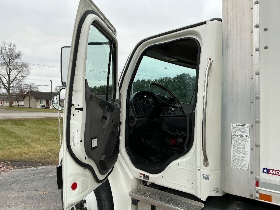 Medium Duty Box Truck-Light and Medium Duty Trucks-Freightliner-2021-M2-Elkhart-IN-61,915\n\t\tmiles-$ 68,250 - Image 15