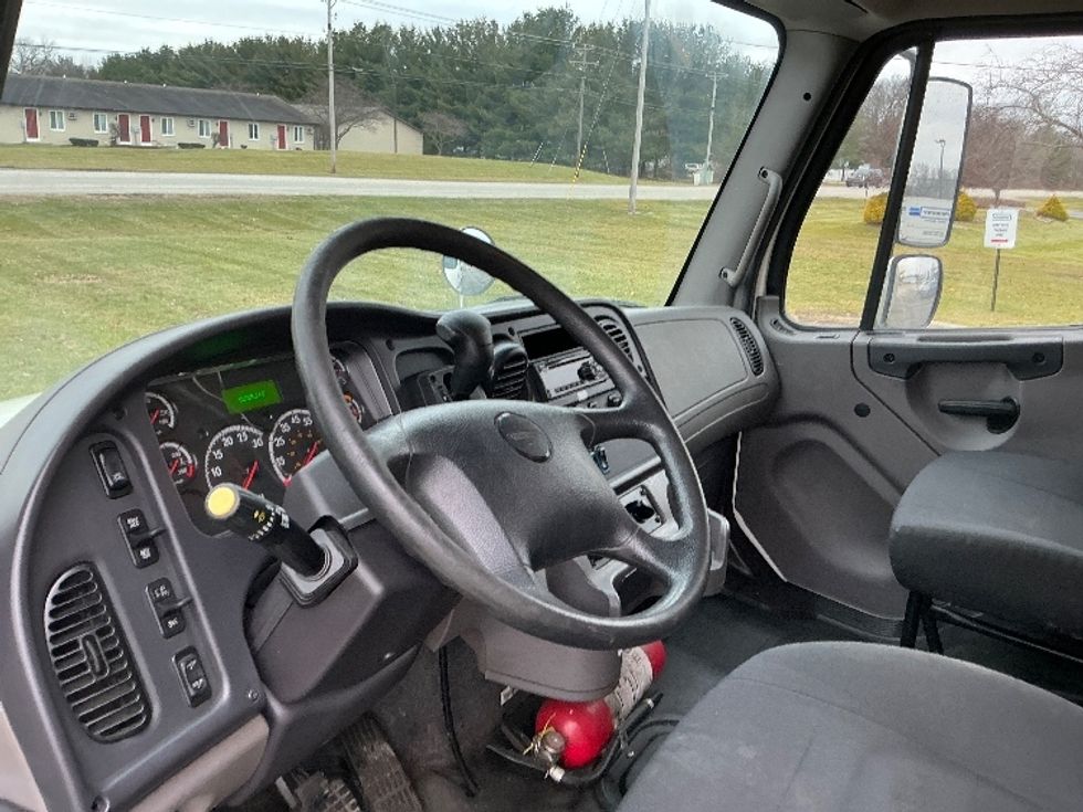 Medium Duty Box Truck-Light and Medium Duty Trucks-Freightliner-2021-M2-Elkhart-IN-61,915\n\t\tmiles-$ 68,250 - Image 16