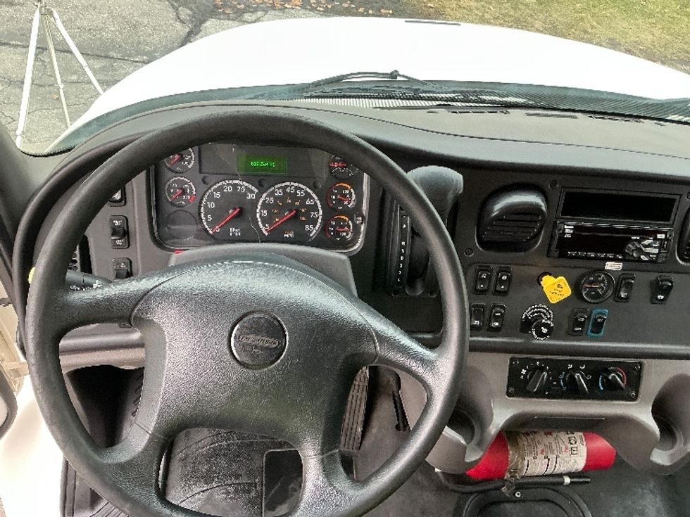 Medium Duty Box Truck-Light and Medium Duty Trucks-Freightliner-2021-M2-Elkhart-IN-61,915\n\t\tmiles-$ 68,250 - Image 17