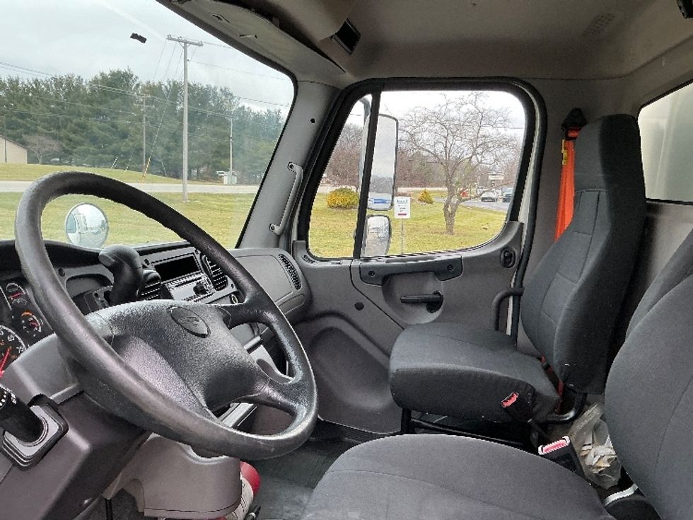 Medium Duty Box Truck-Light and Medium Duty Trucks-Freightliner-2021-M2-Elkhart-IN-61,915\n\t\tmiles-$ 68,250 - Image 18
