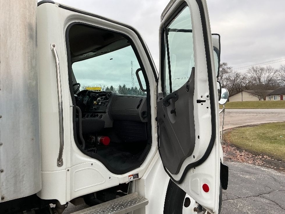 Medium Duty Box Truck-Light and Medium Duty Trucks-Freightliner-2021-M2-Elkhart-IN-61,915\n\t\tmiles-$ 68,250 - Image 19