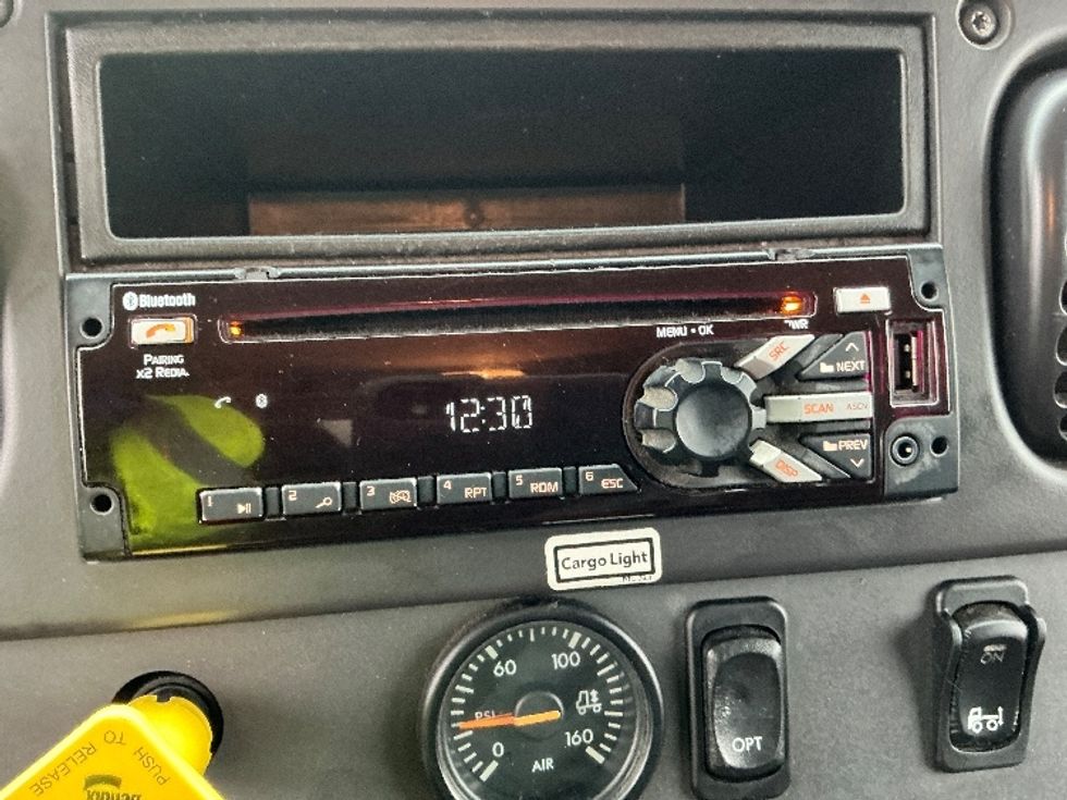 Medium Duty Box Truck-Light and Medium Duty Trucks-Freightliner-2021-M2-Elkhart-IN-61,915\n\t\tmiles-$ 68,250 - Image 24