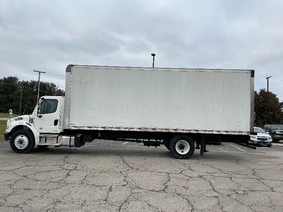Medium Duty Box Truck-Light and Medium Duty Trucks-Freightliner-2021-M2-Elkhart-IN-61,915\n\t\tmiles-$ 68,250 - Image 4