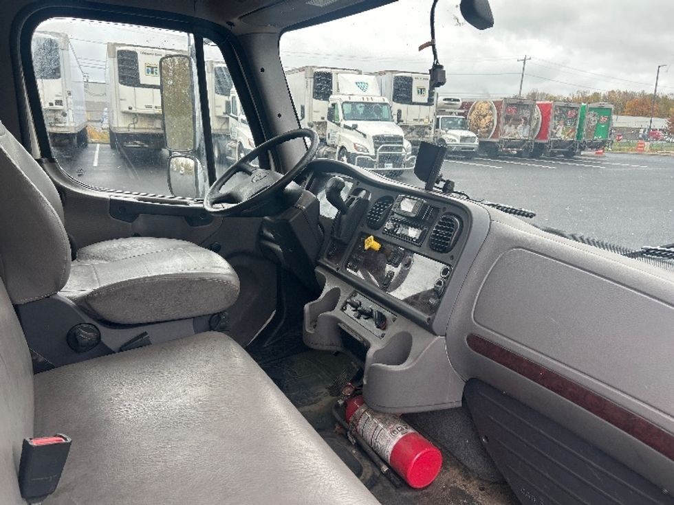 Medium Duty Box Truck-Light and Medium Duty Trucks-Freightliner-2021-M2-Elmira-NY-287,087\n\t\tmiles-$ 39,500 - Image 22