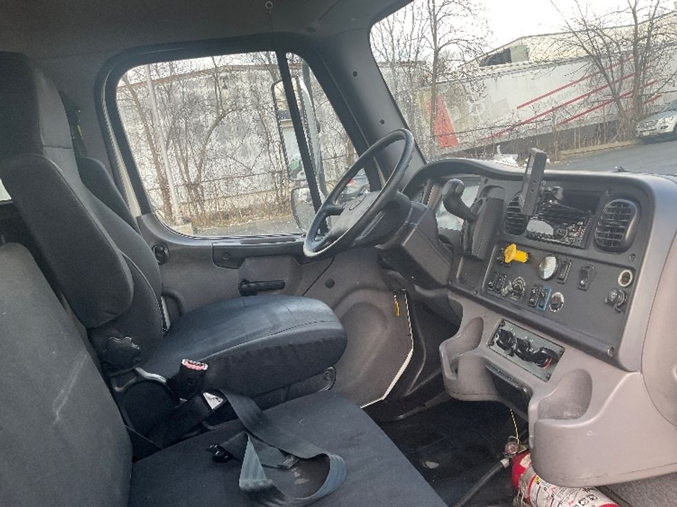 Medium Duty Box Truck-Light and Medium Duty Trucks-Freightliner-2021-M2-Elmsford-NY-163,535\n\t\tmiles-$ 53,500 - Image 22