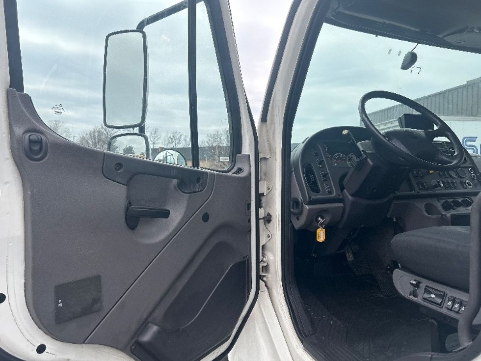 Medium Duty Box Truck-Light and Medium Duty Trucks-Freightliner-2021-M2-Essex-MD-310,736\n\t\tmiles-$ 28,750 - Image 16