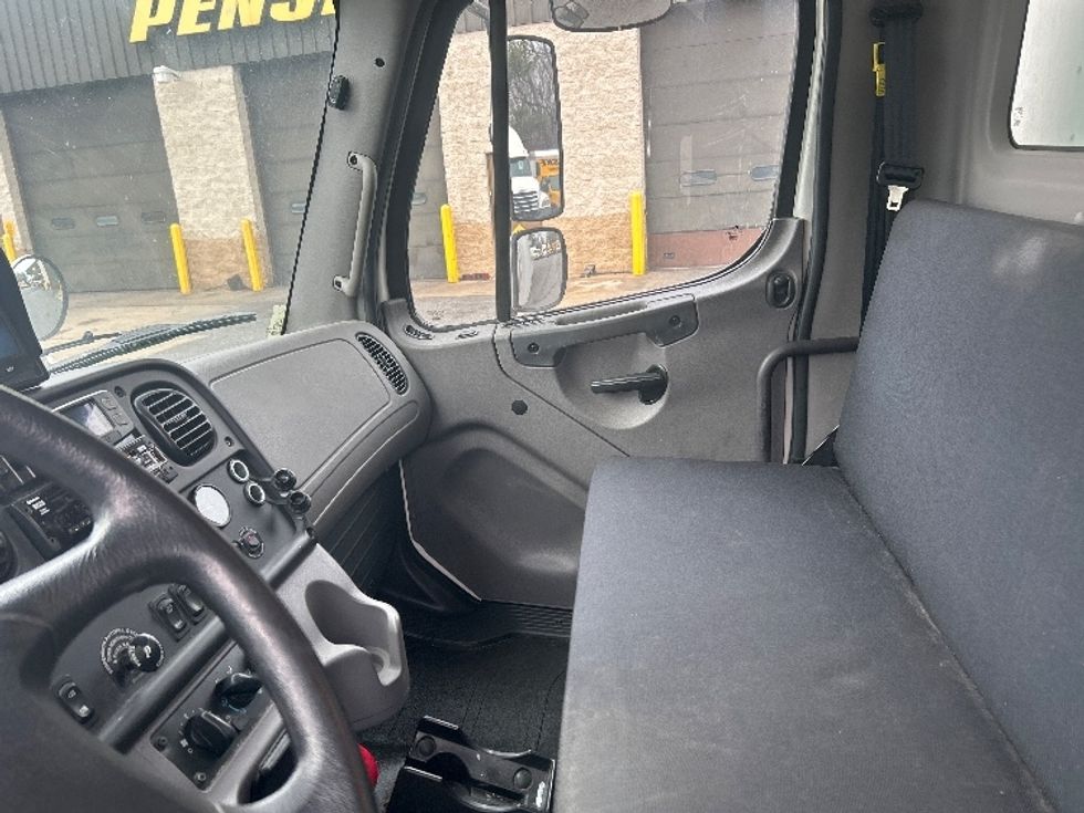 Medium Duty Box Truck-Light and Medium Duty Trucks-Freightliner-2021-M2-Essex-MD-310,736\n\t\tmiles-$ 28,750 - Image 19