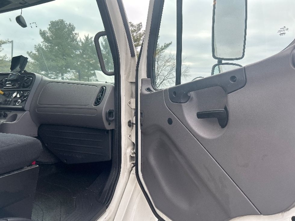 Medium Duty Box Truck-Light and Medium Duty Trucks-Freightliner-2021-M2-Essex-MD-310,736\n\t\tmiles-$ 28,750 - Image 20
