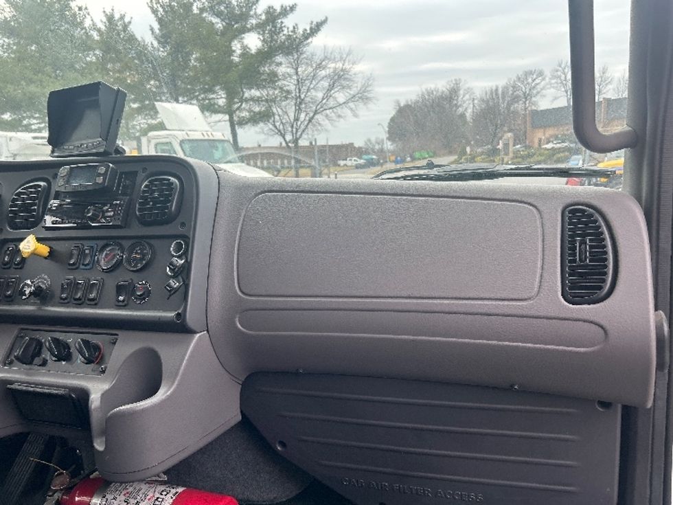 Medium Duty Box Truck-Light and Medium Duty Trucks-Freightliner-2021-M2-Essex-MD-310,736\n\t\tmiles-$ 28,750 - Image 21