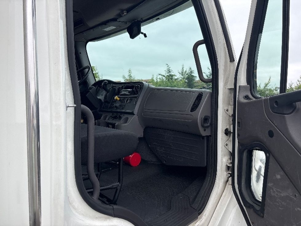 Medium Duty Box Truck-Light and Medium Duty Trucks-Freightliner-2021-M2-Everett-WA-284,916\n\t\tmiles-$ 40,500 - Image 20